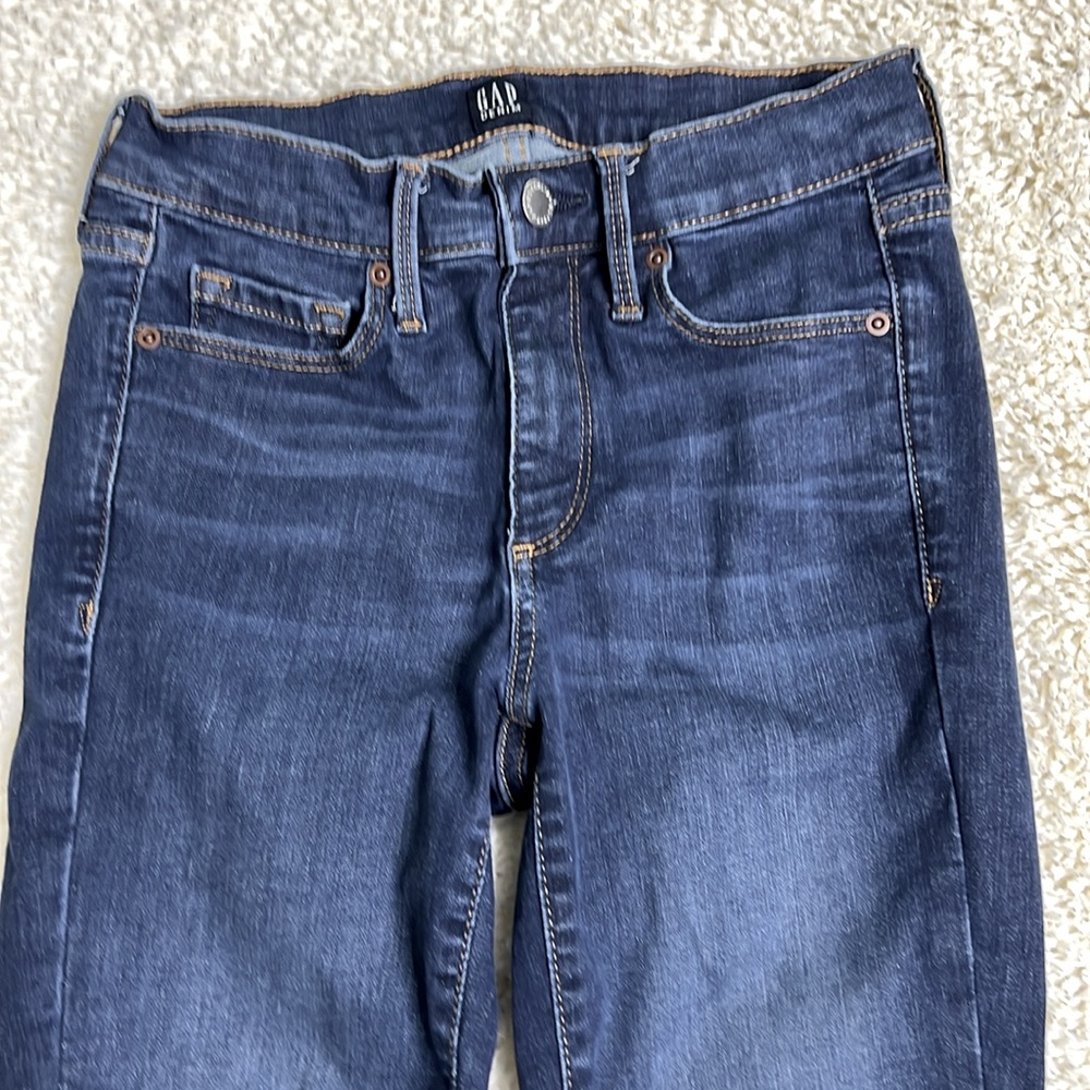 GAP SKINNY JEANS